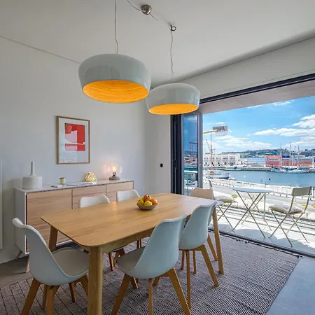 Nomad's 2bed Riverside Lisboa