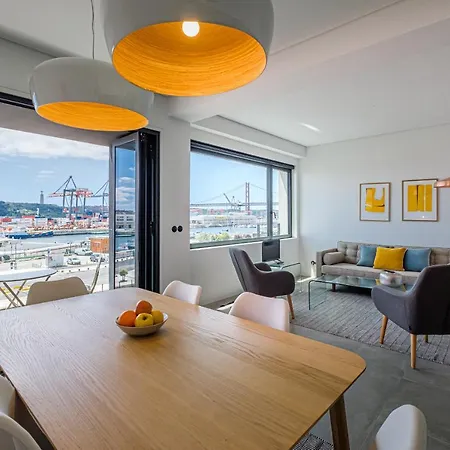 Nomad's 2bed Riverside Appartement